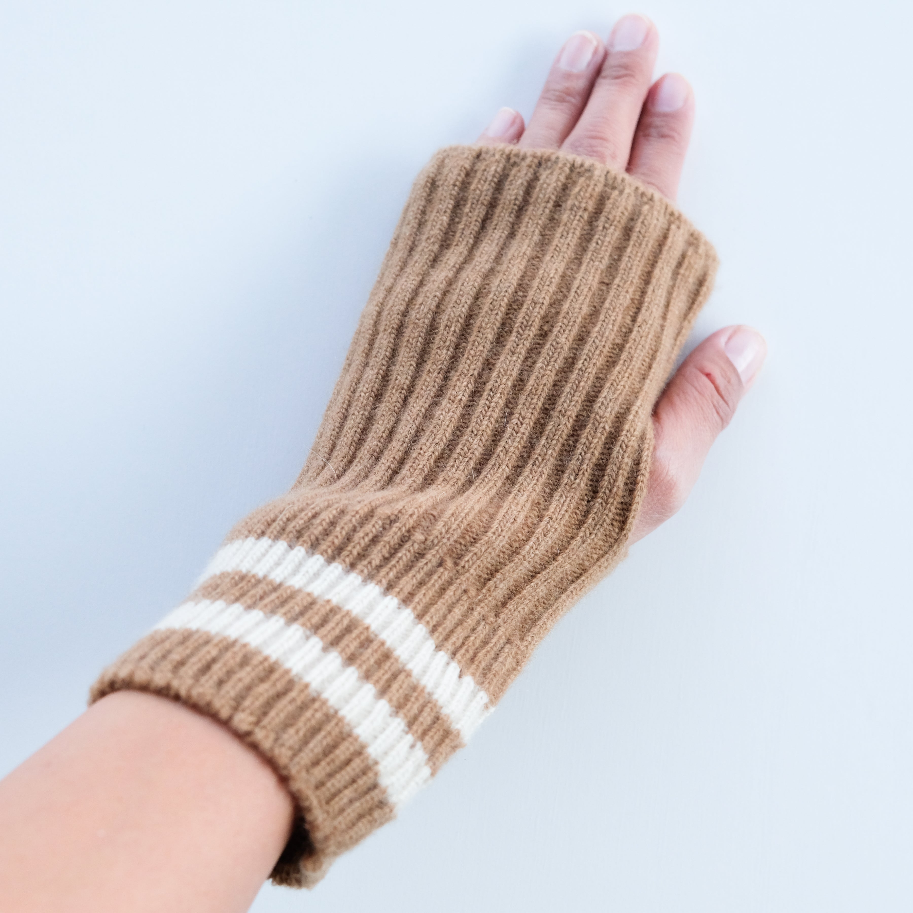 STRIPE SEAMLESS HAND WARMER