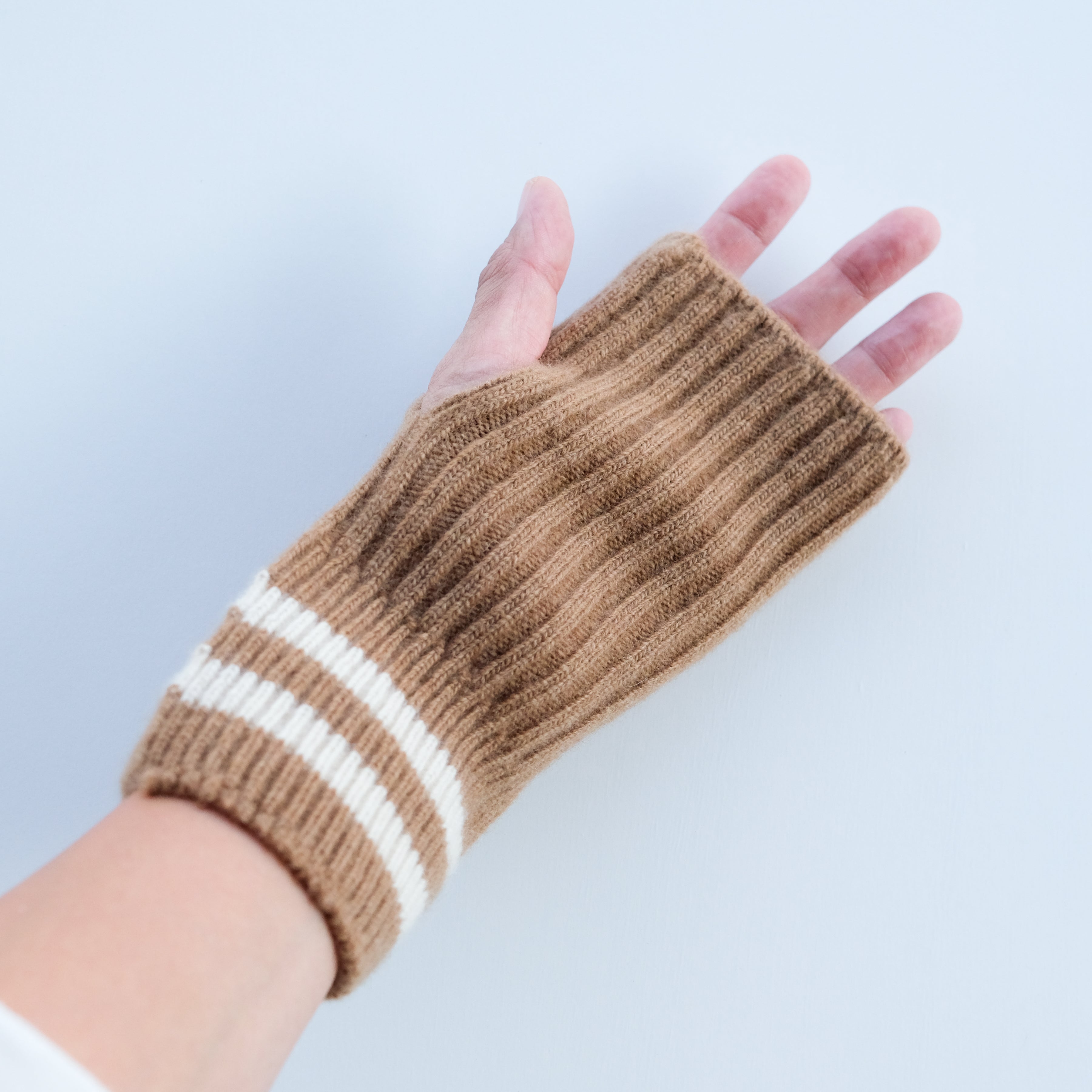 STRIPE SEAMLESS HAND WARMER