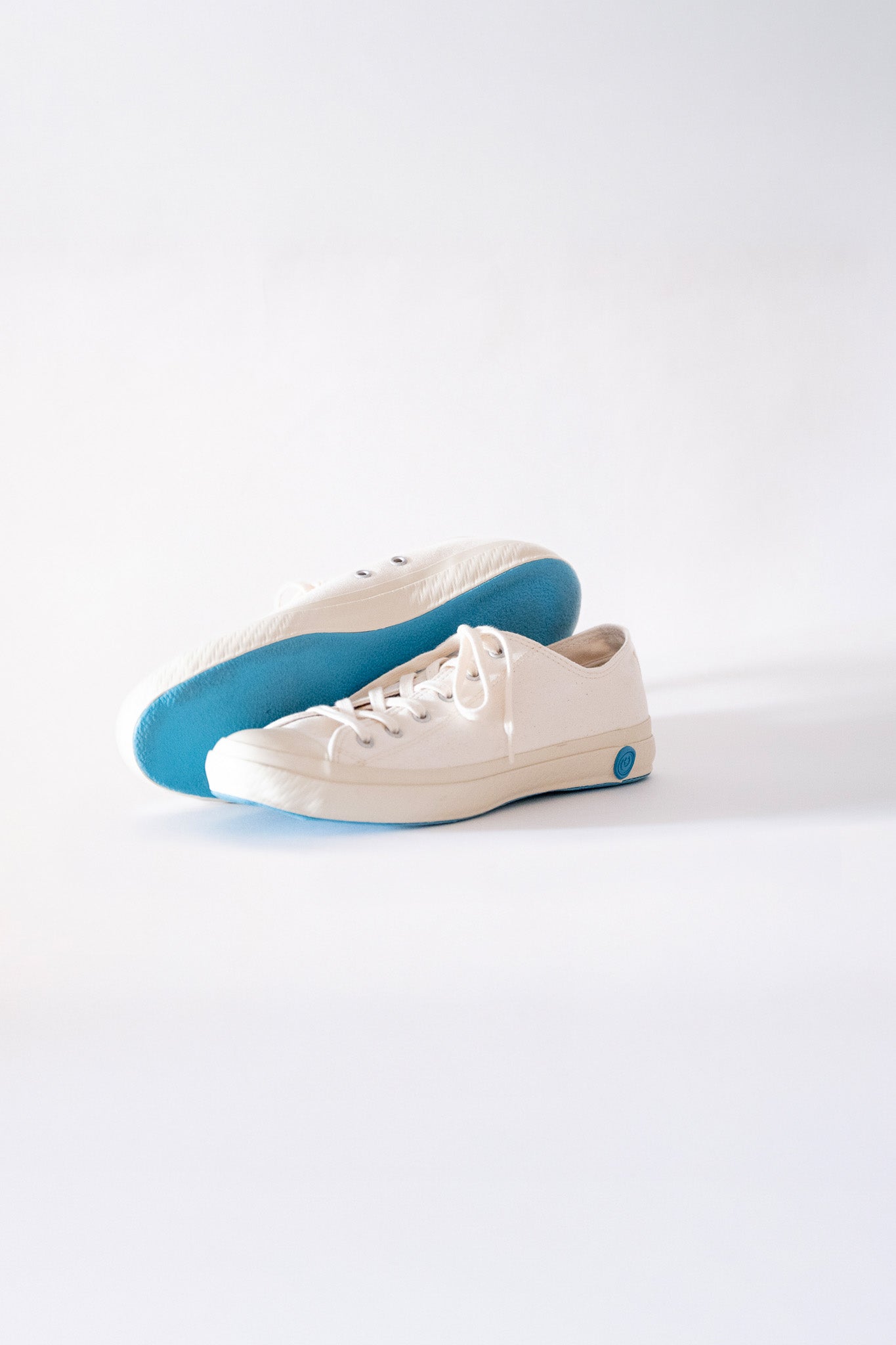 LOW - WHITE