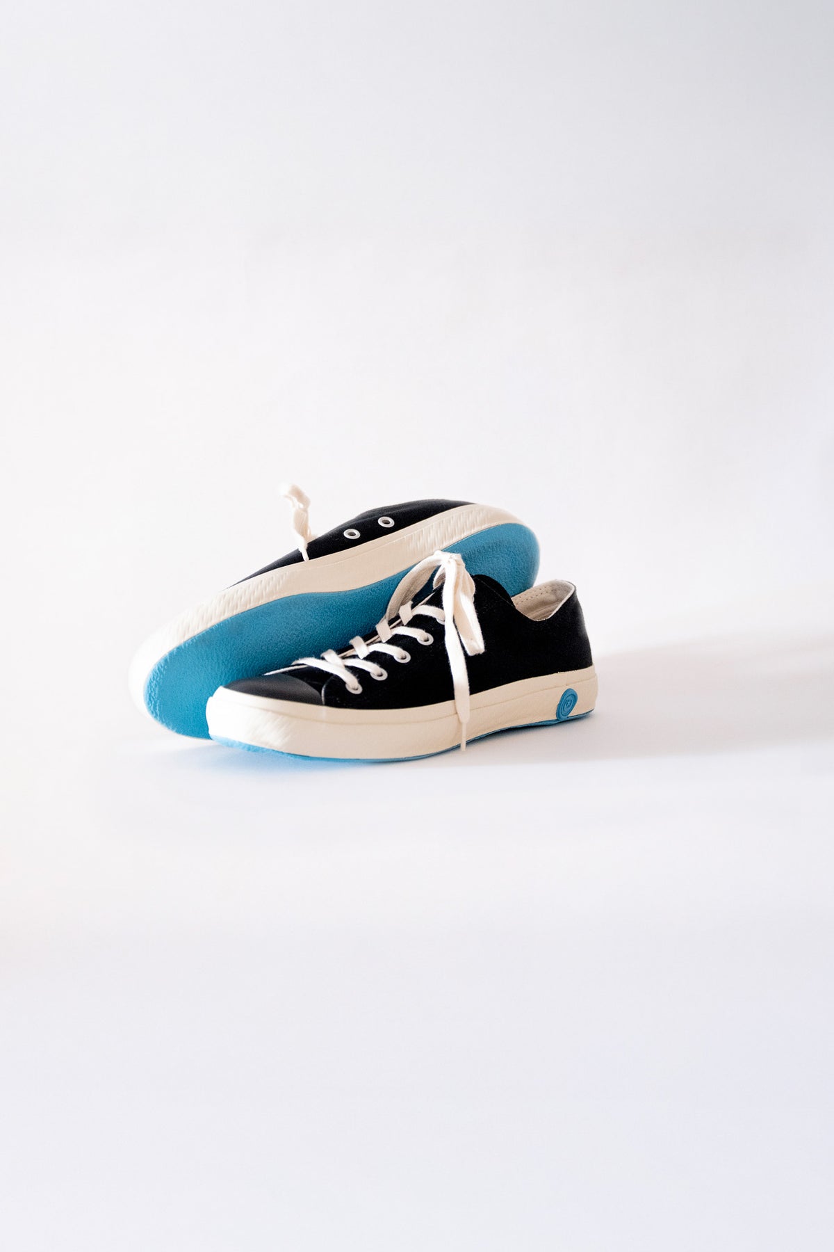 LOW - BLACK