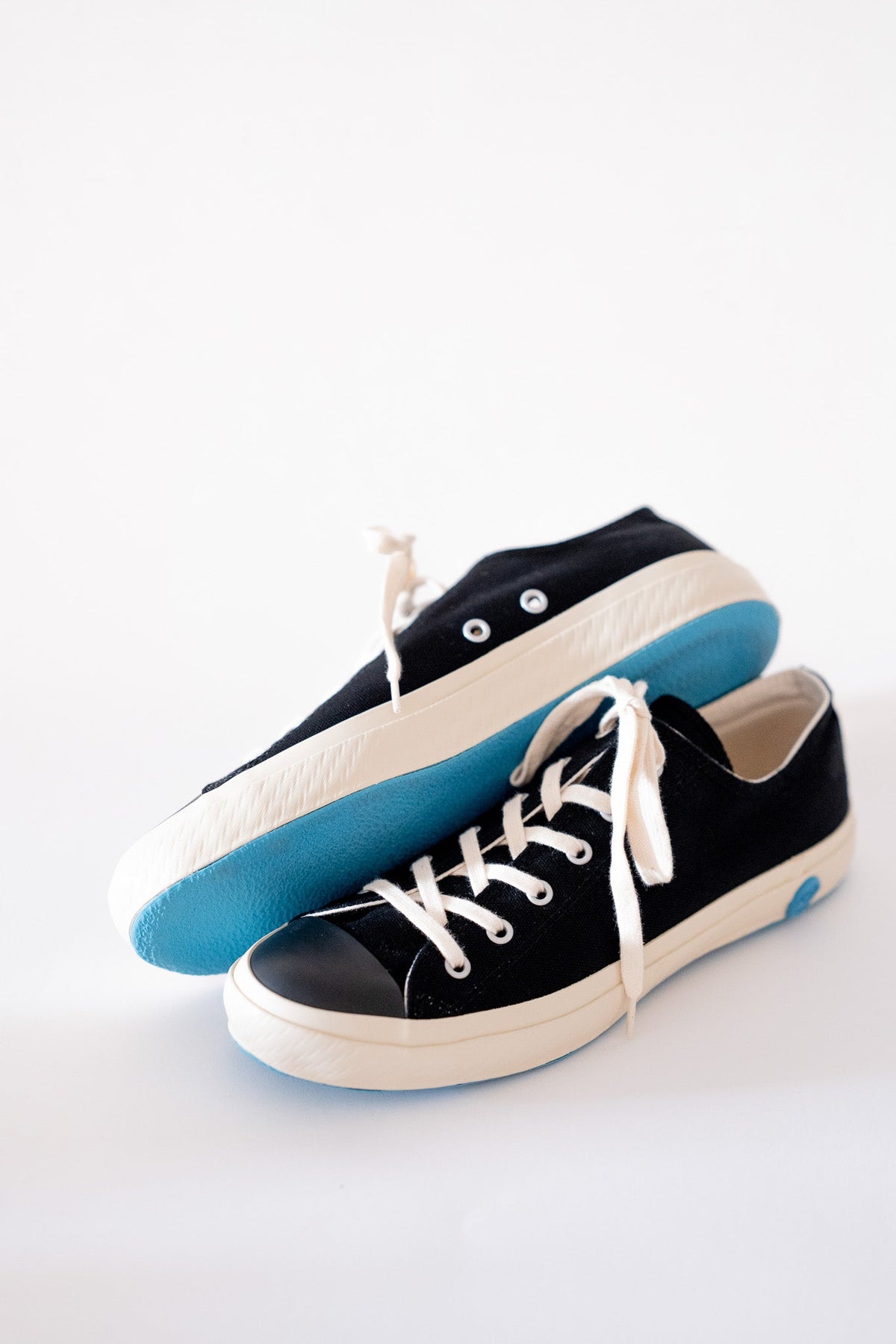 LOW - BLACK