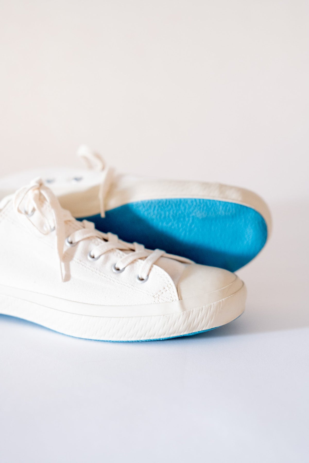 LOW - WHITE