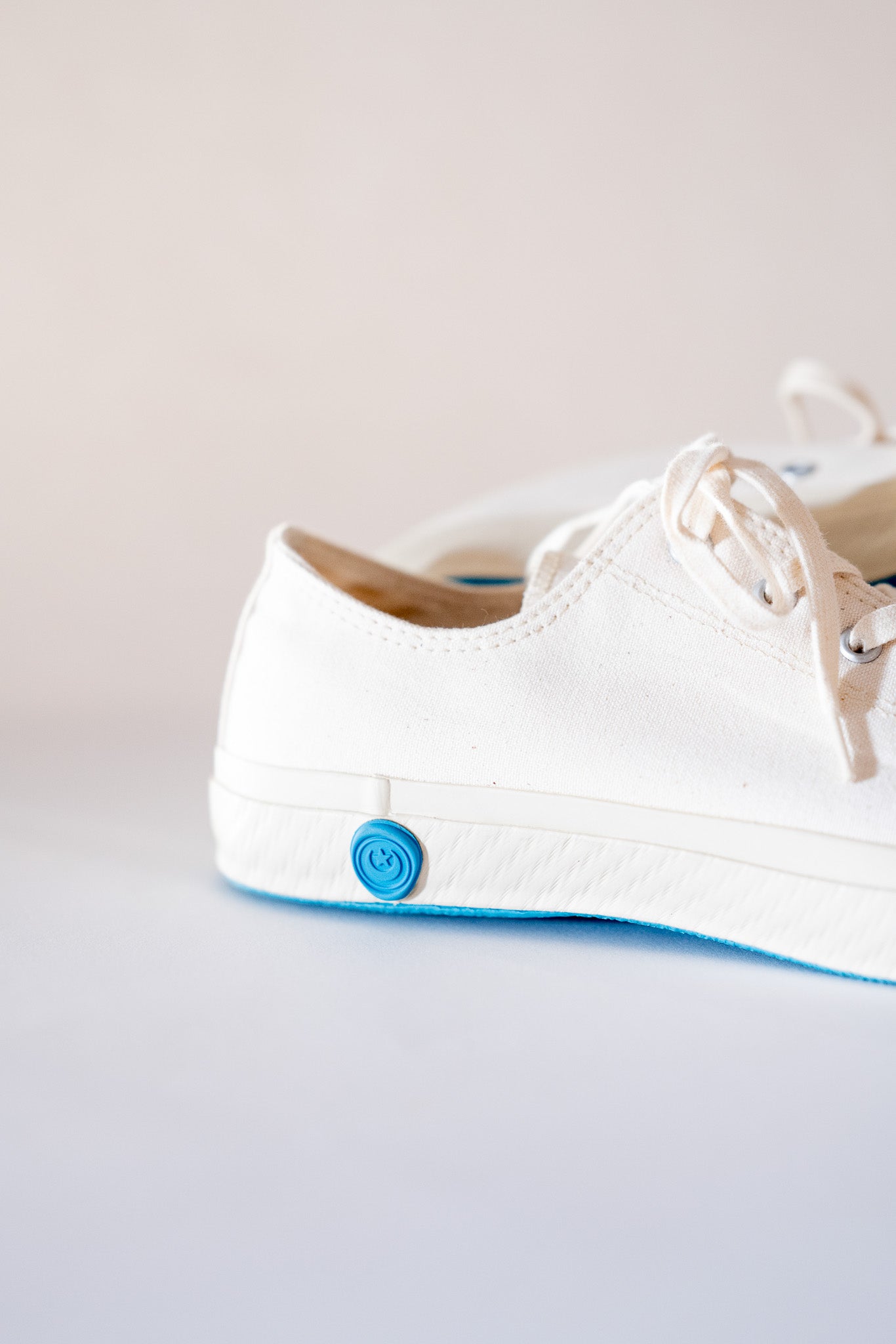 LOW - WHITE