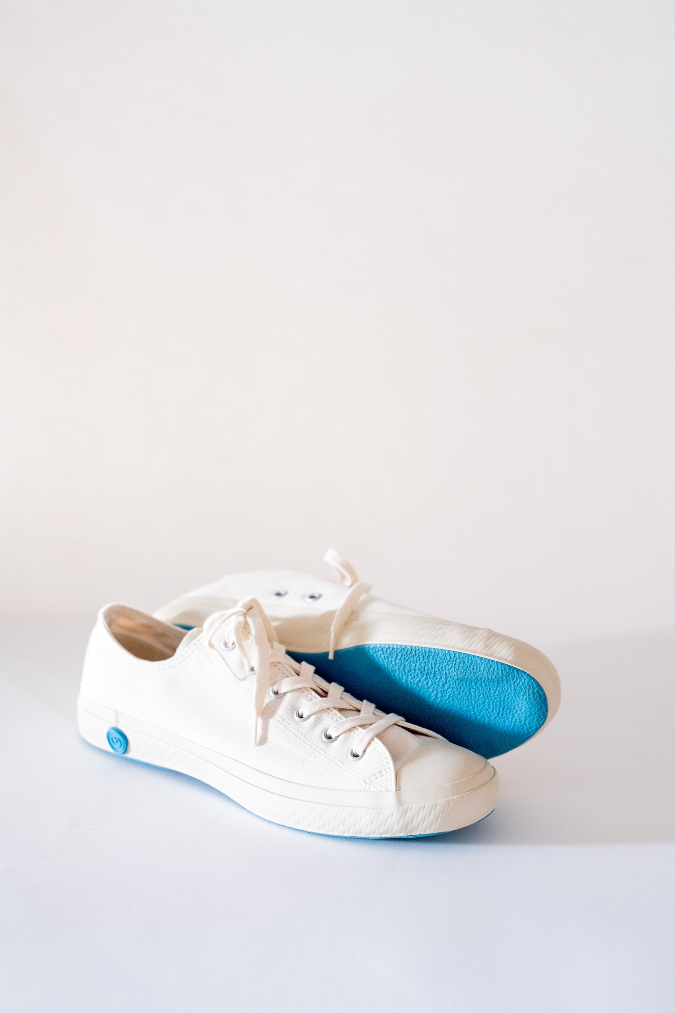 LOW - WHITE