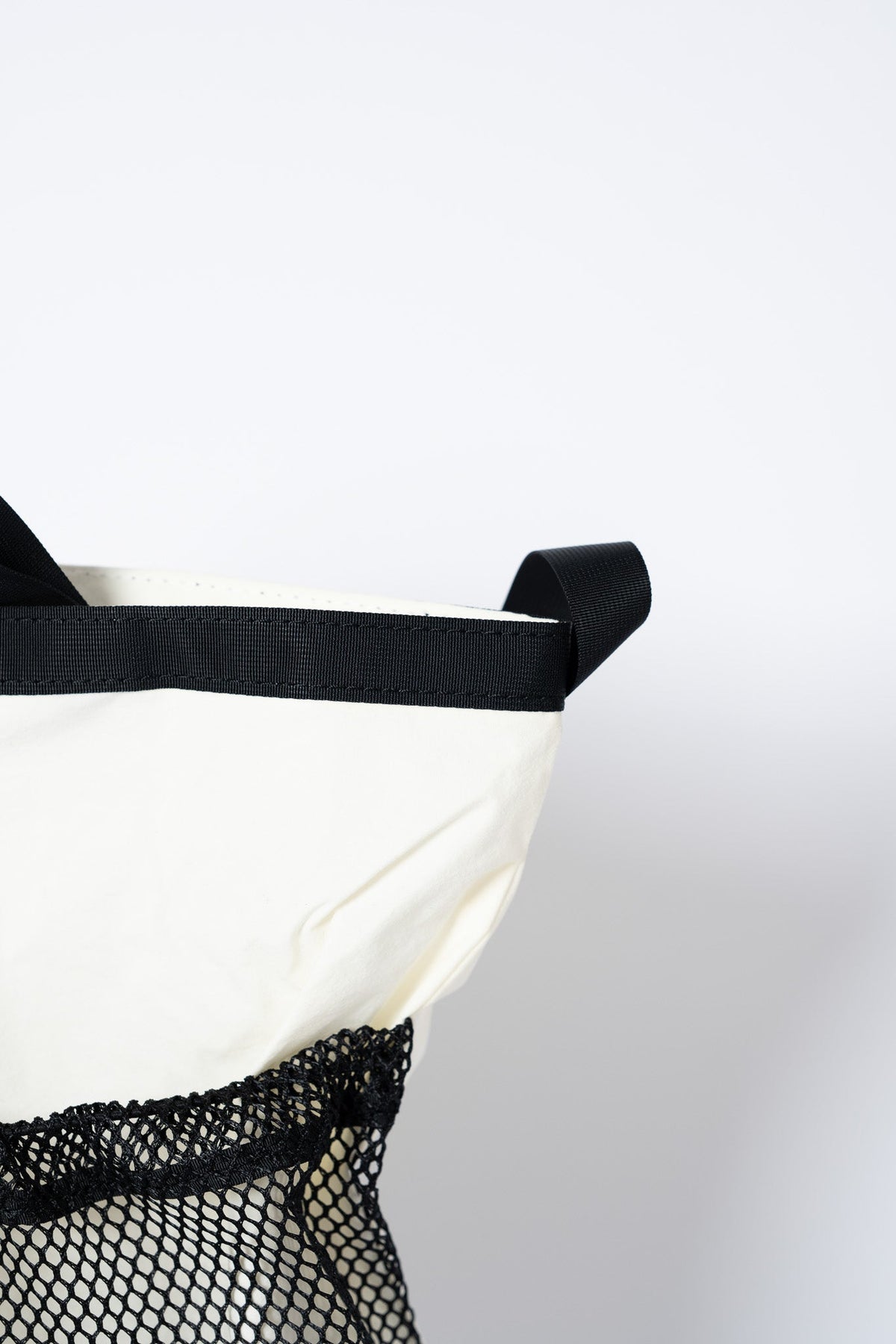 ROLL TOP TOTE NYLON - WHT/BLK