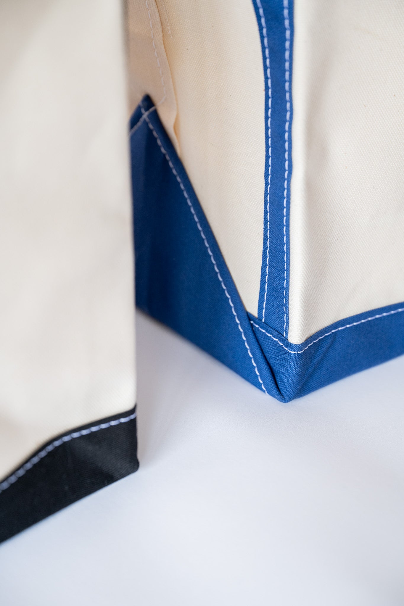 BOOK TOTE MEDIUM