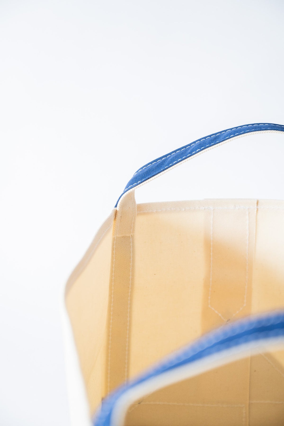 BOOK TOTE MEDIUM - NTL/BLK