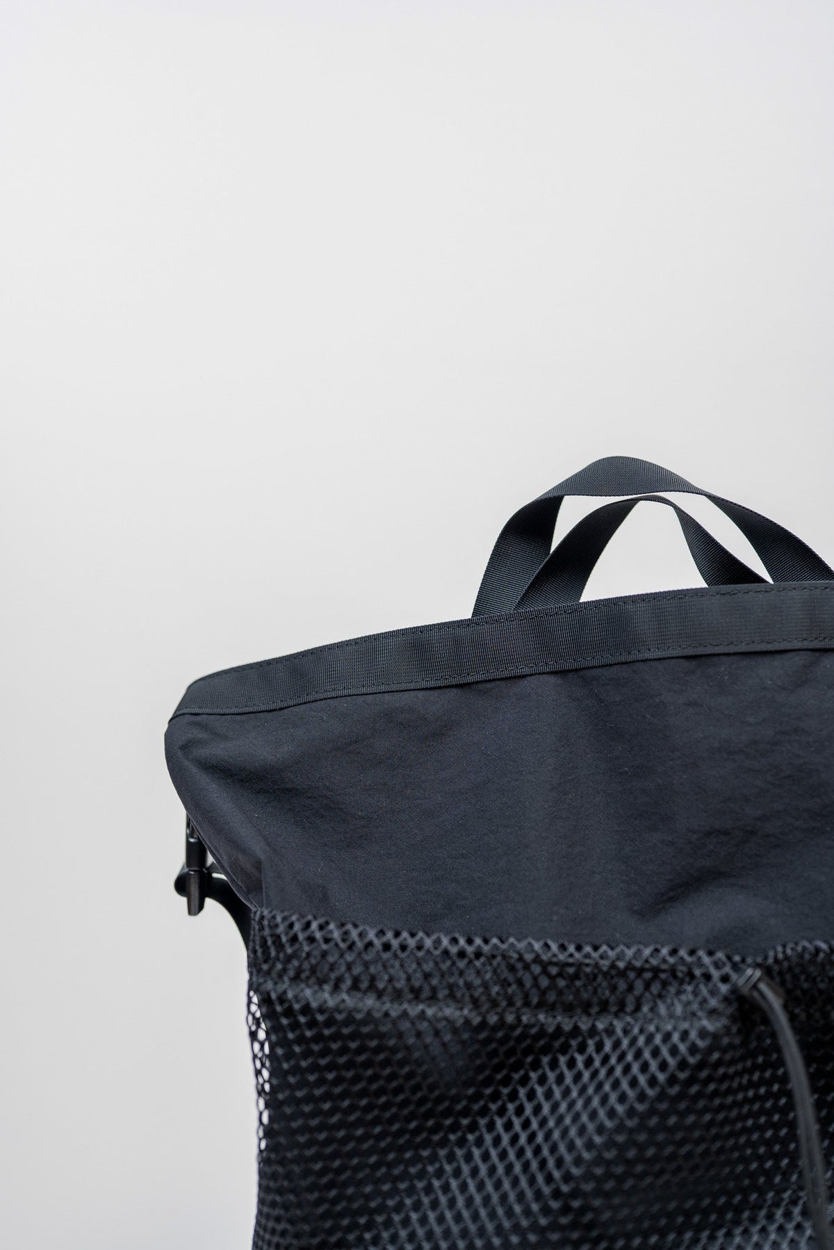 ROLL TOP TOTE NYLON - BLK/BLK