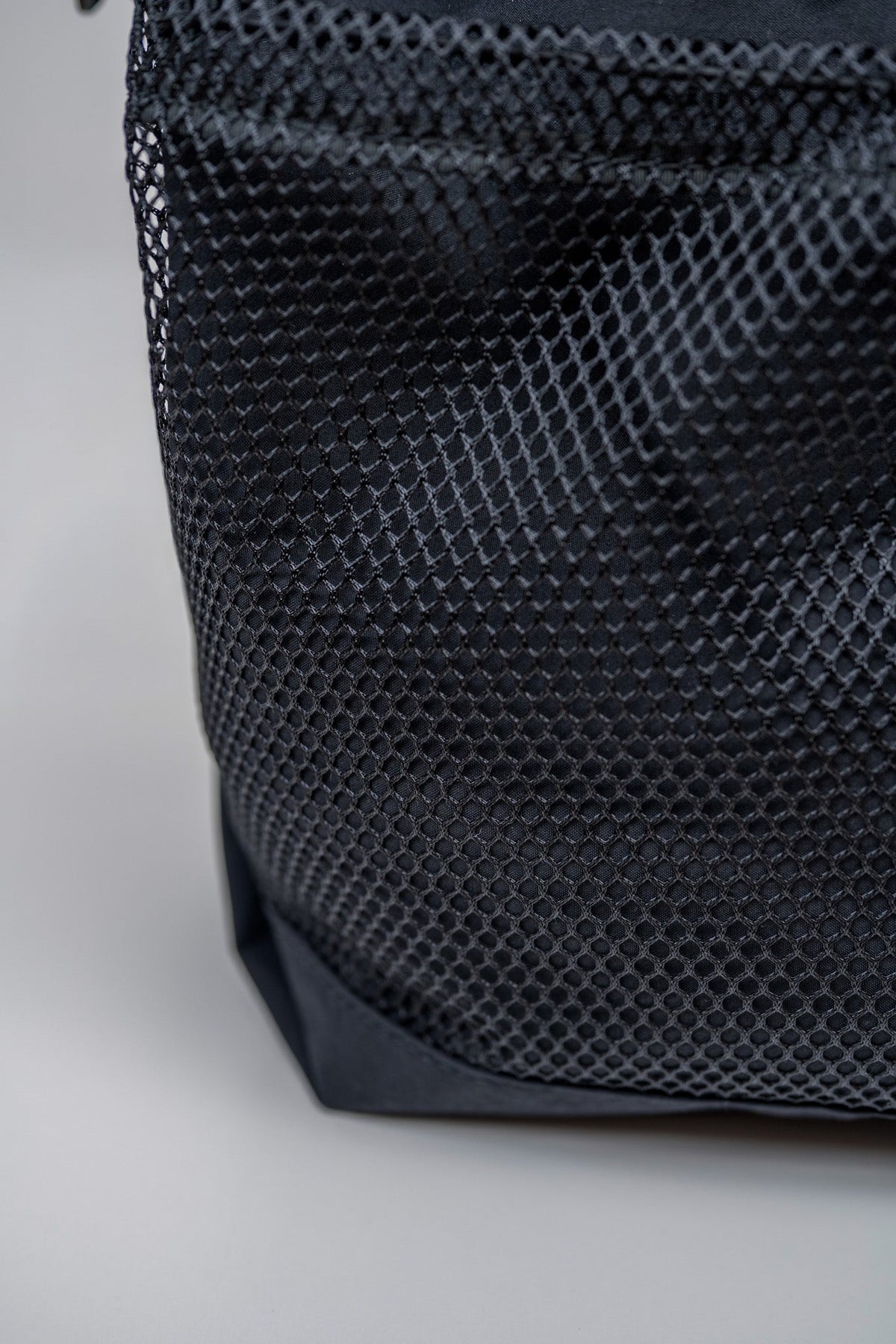 ROLL TOP TOTE NYLON - BLK/BLK