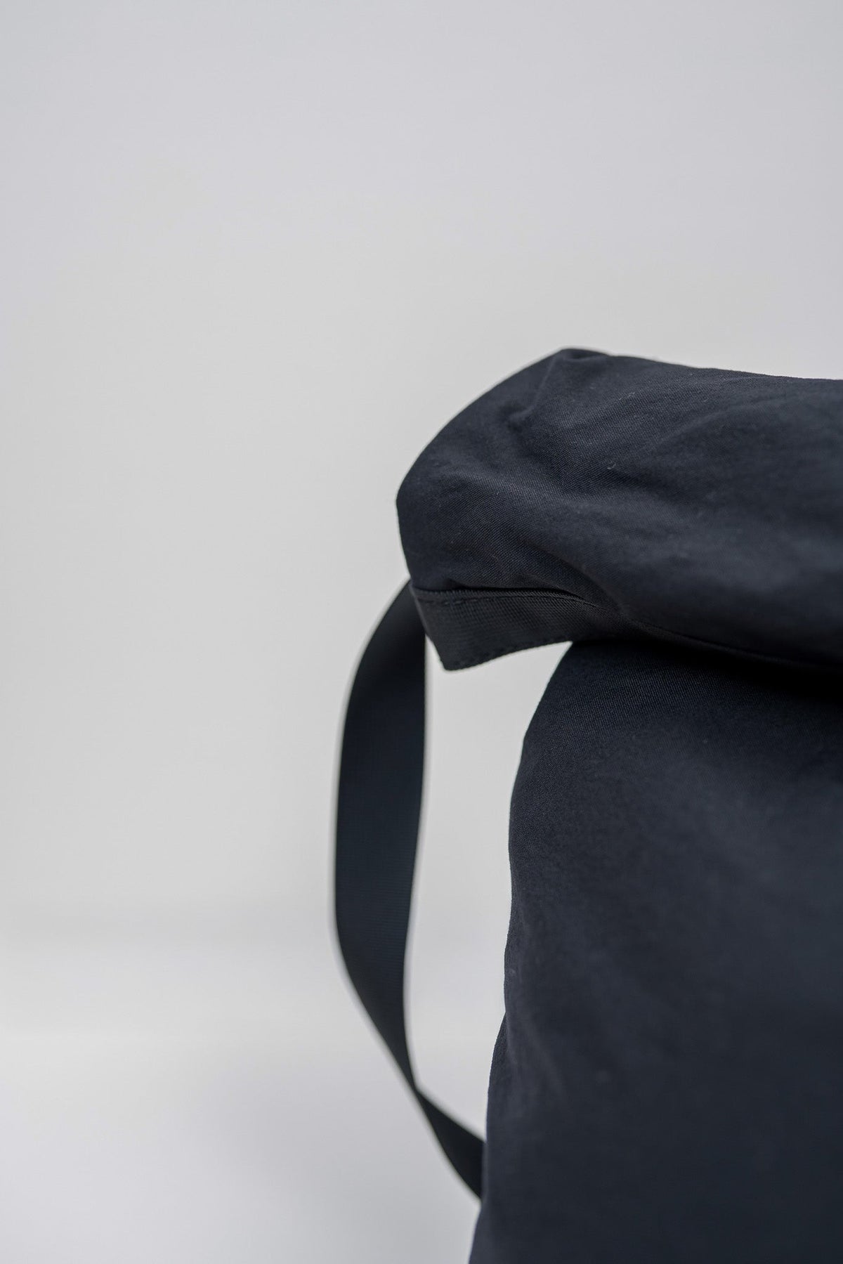 ROLL TOP TOTE NYLON - BLK/BLK