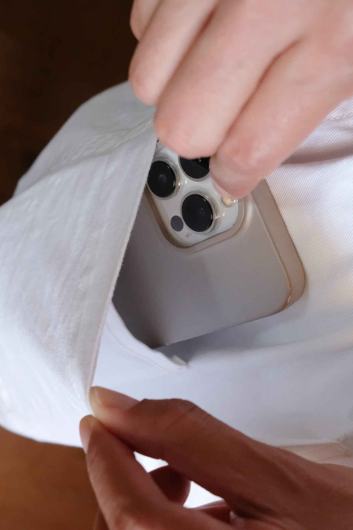 フロントのポケットは二重構造